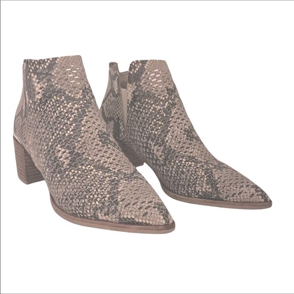 Dolce Vita NWOT Samy Snake Print Ankle Bootie - Picture 2 of 9